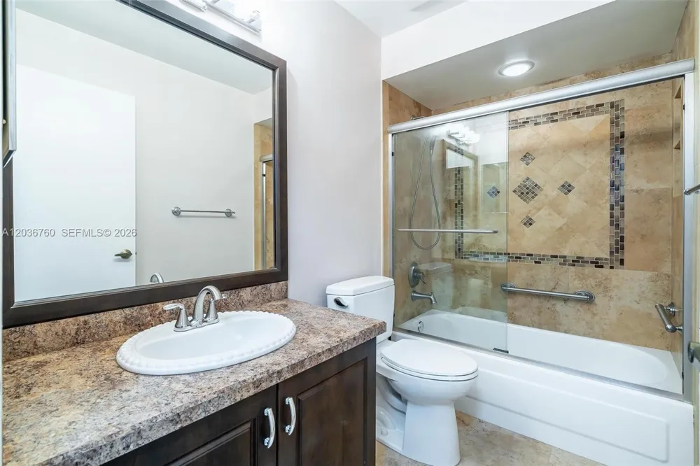 10994 Neptune Dr Cooper City, FL 33026