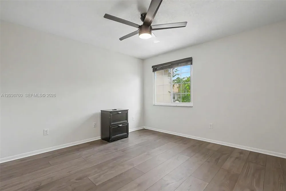 10994 Neptune Dr Cooper City, FL 33026