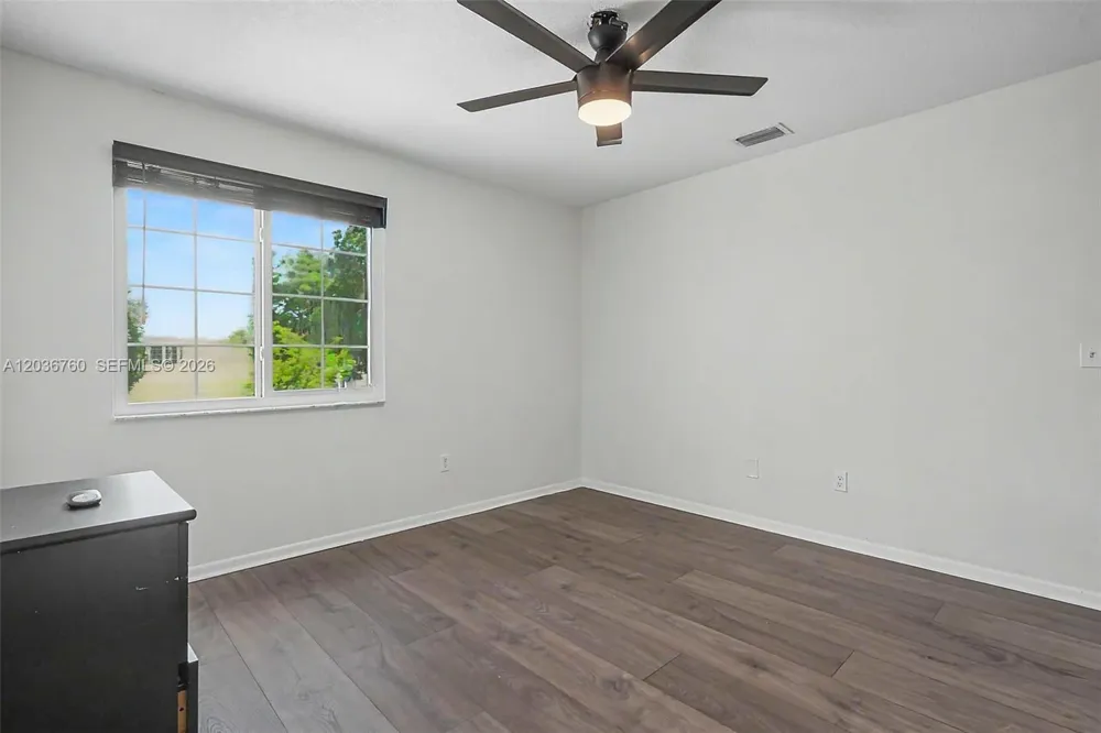 10994 Neptune Dr Cooper City, FL 33026