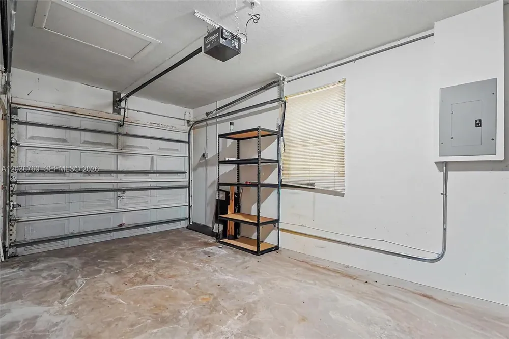 10994 Neptune Dr Cooper City, FL 33026