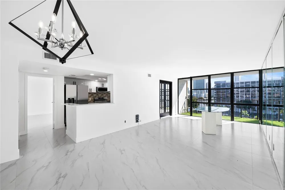 800 Parkview Drive #718 Hallandale Beach, FL 33009