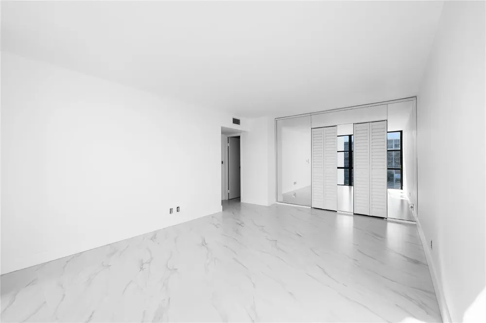800 Parkview Drive #718 Hallandale Beach, FL 33009