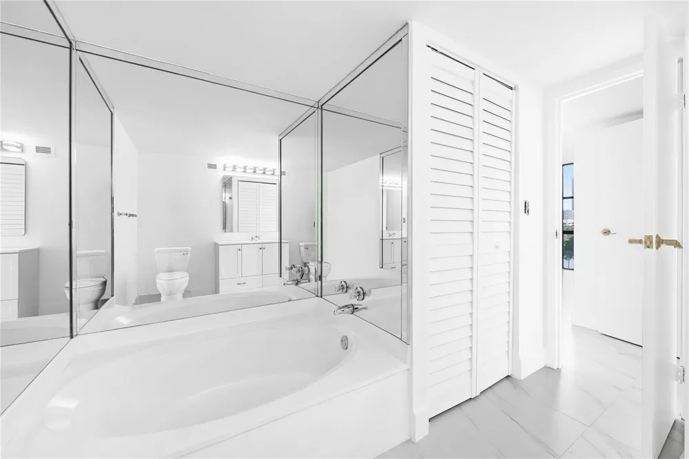 800 Parkview Drive #718 Hallandale Beach, FL 33009