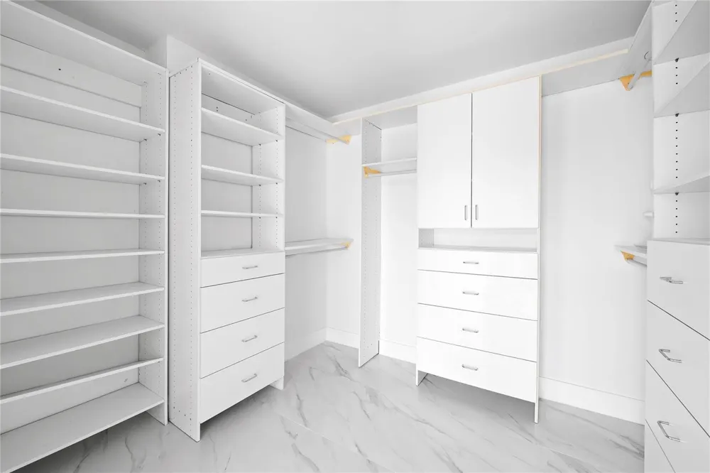 800 Parkview Drive #718 Hallandale Beach, FL 33009