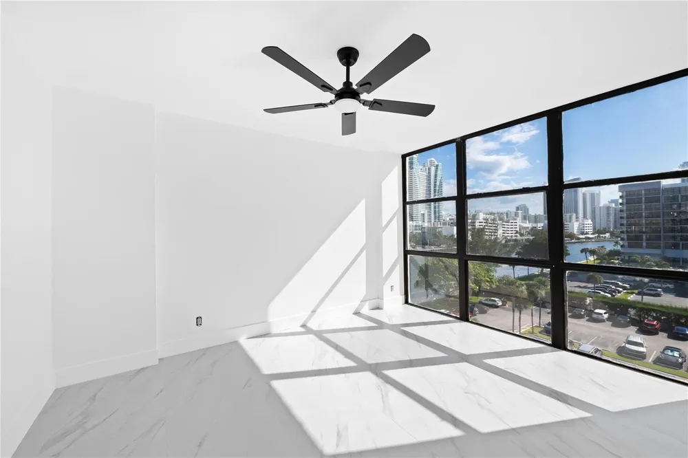 800 Parkview Drive #718 Hallandale Beach, FL 33009