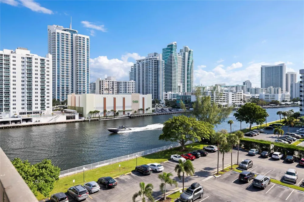 800 Parkview Drive #718 Hallandale Beach, FL 33009