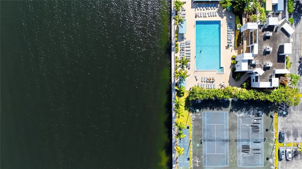 800 Parkview Drive #718 Hallandale Beach, FL 33009