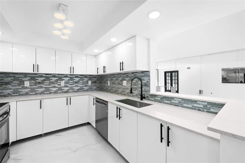 800 Parkview Drive #718 Hallandale Beach, FL 33009