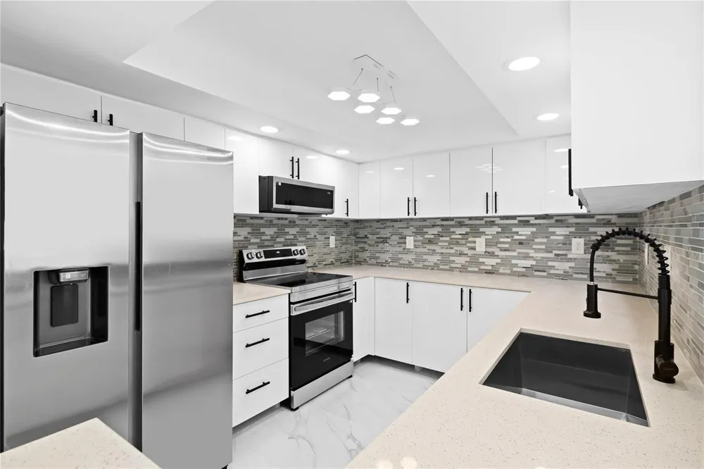 800 Parkview Drive #718 Hallandale Beach, FL 33009