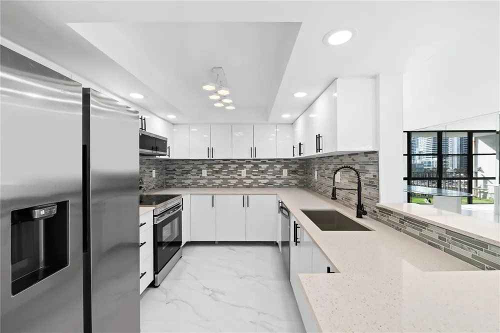 800 Parkview Drive #718 Hallandale Beach, FL 33009