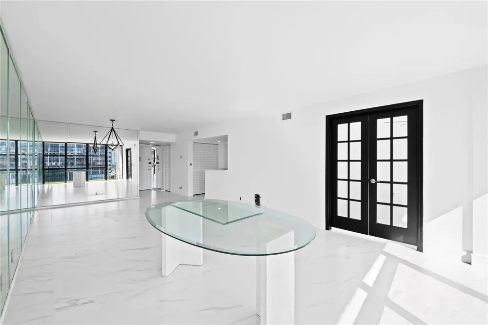 800 Parkview Drive #718 Hallandale Beach, FL 33009