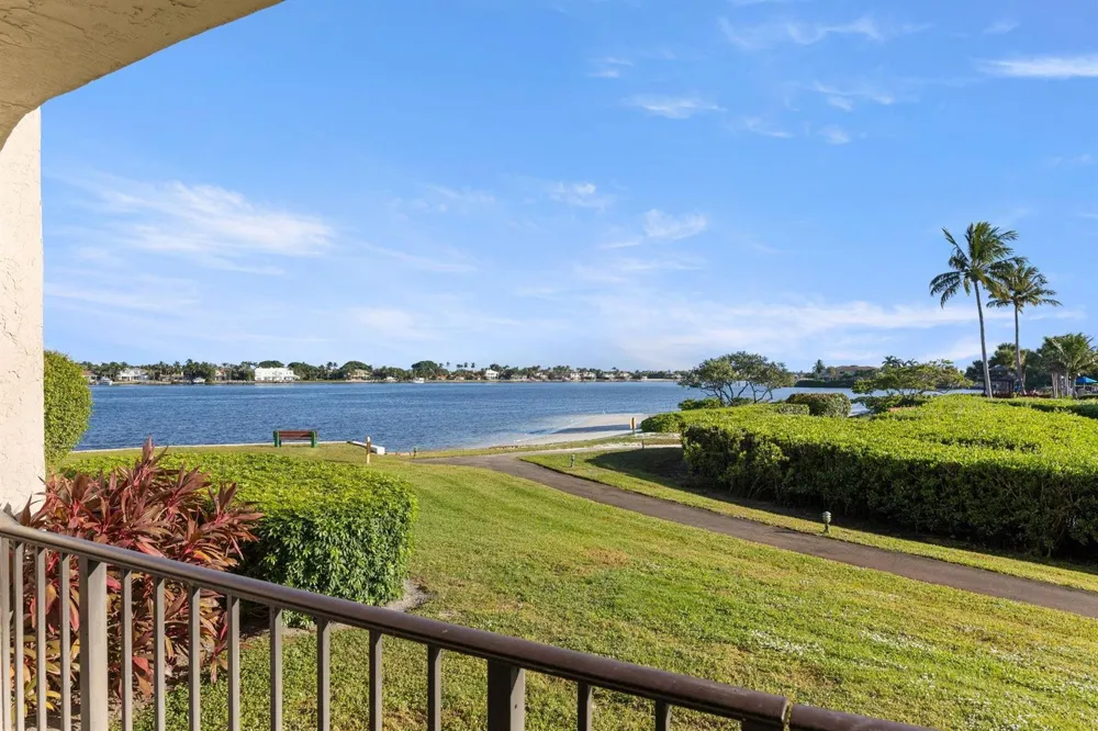 7020 Half Moon Circle #105 Hypoluxo, FL 33462