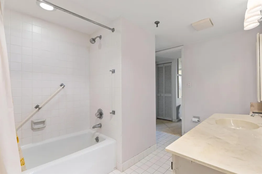 7020 Half Moon Circle #105 Hypoluxo, FL 33462