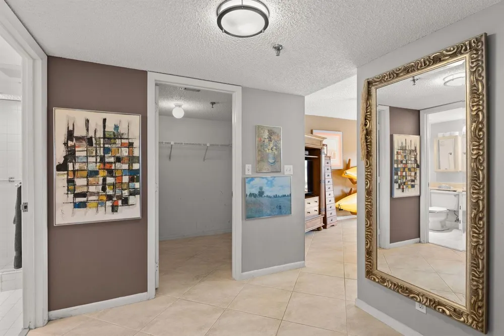 7020 Half Moon Circle #105 Hypoluxo, FL 33462
