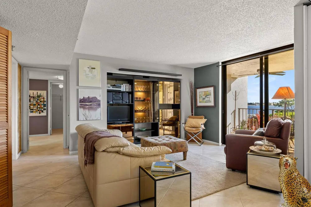 7020 Half Moon Circle #105 Hypoluxo, FL 33462
