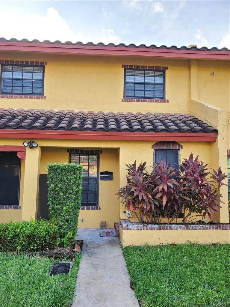 2743 NW 47th Terrace #604 Lauderdale Lakes, FL 33313