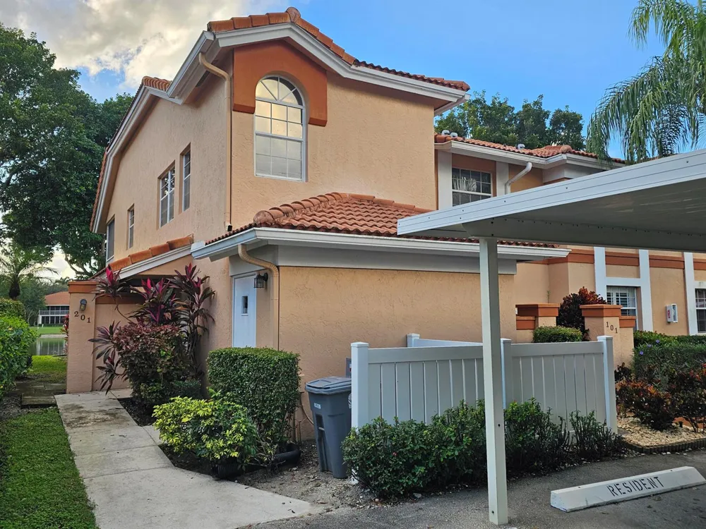 9637 Shadybrook Drive #201 Boynton Beach, FL 33437