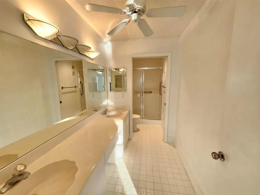 9637 Shadybrook Drive #201 Boynton Beach, FL 33437