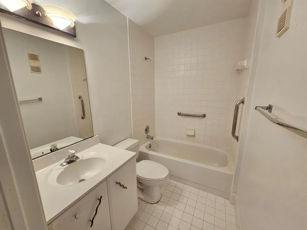 9637 Shadybrook Drive #201 Boynton Beach, FL 33437
