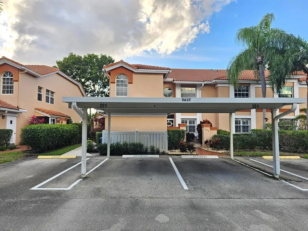 9637 Shadybrook Drive #201 Boynton Beach, FL 33437