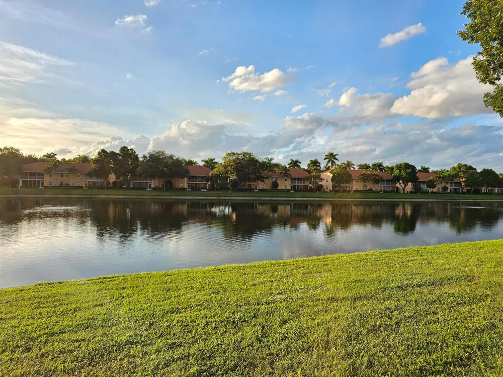 9637 Shadybrook Drive #201 Boynton Beach, FL 33437