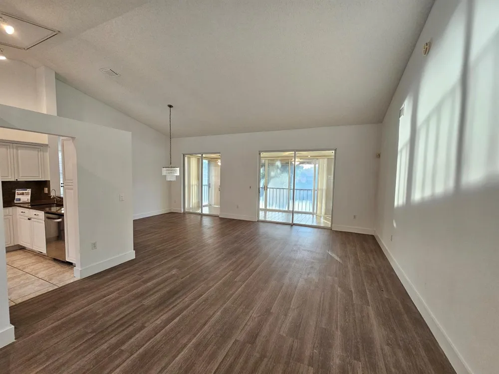 9637 Shadybrook Drive #201 Boynton Beach, FL 33437