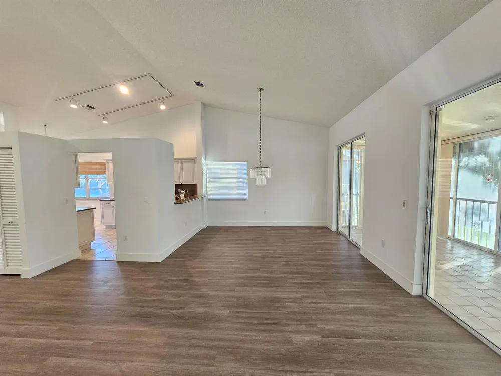 9637 Shadybrook Drive #201 Boynton Beach, FL 33437