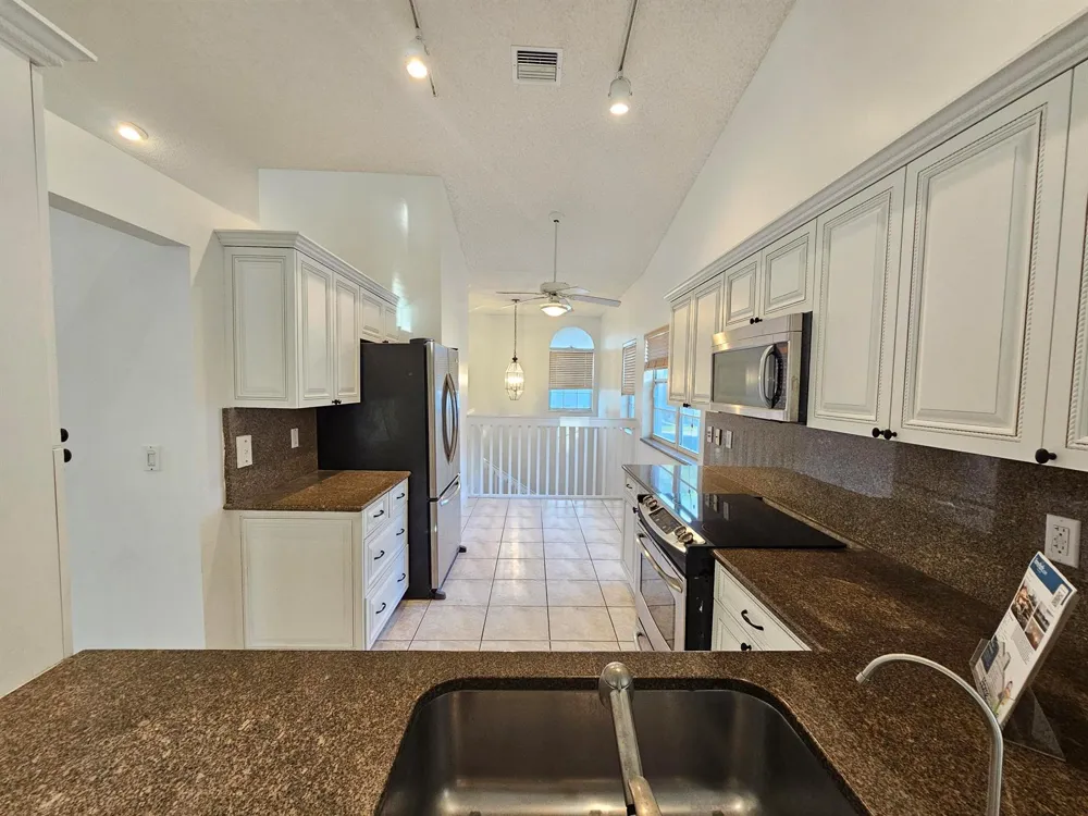 9637 Shadybrook Drive #201 Boynton Beach, FL 33437