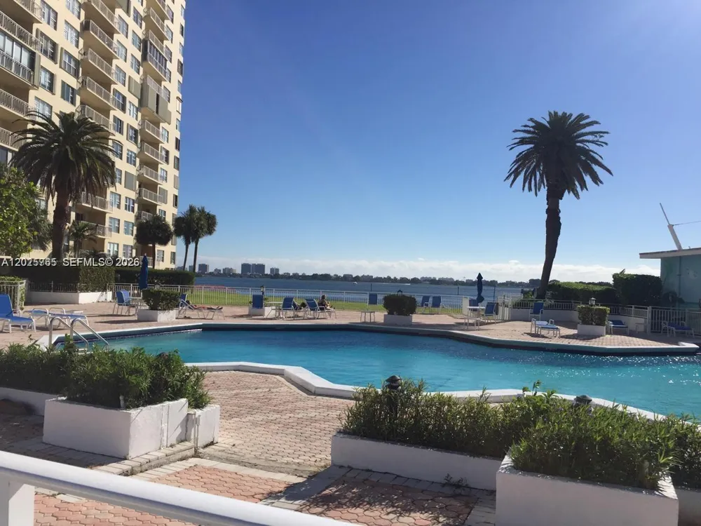 11111 Biscayne Blvd #17D Miami, FL 33181