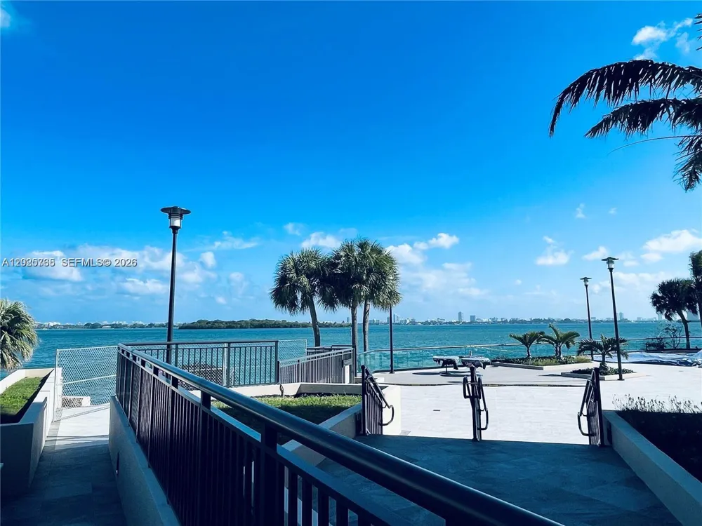 11111 Biscayne Blvd #17D Miami, FL 33181