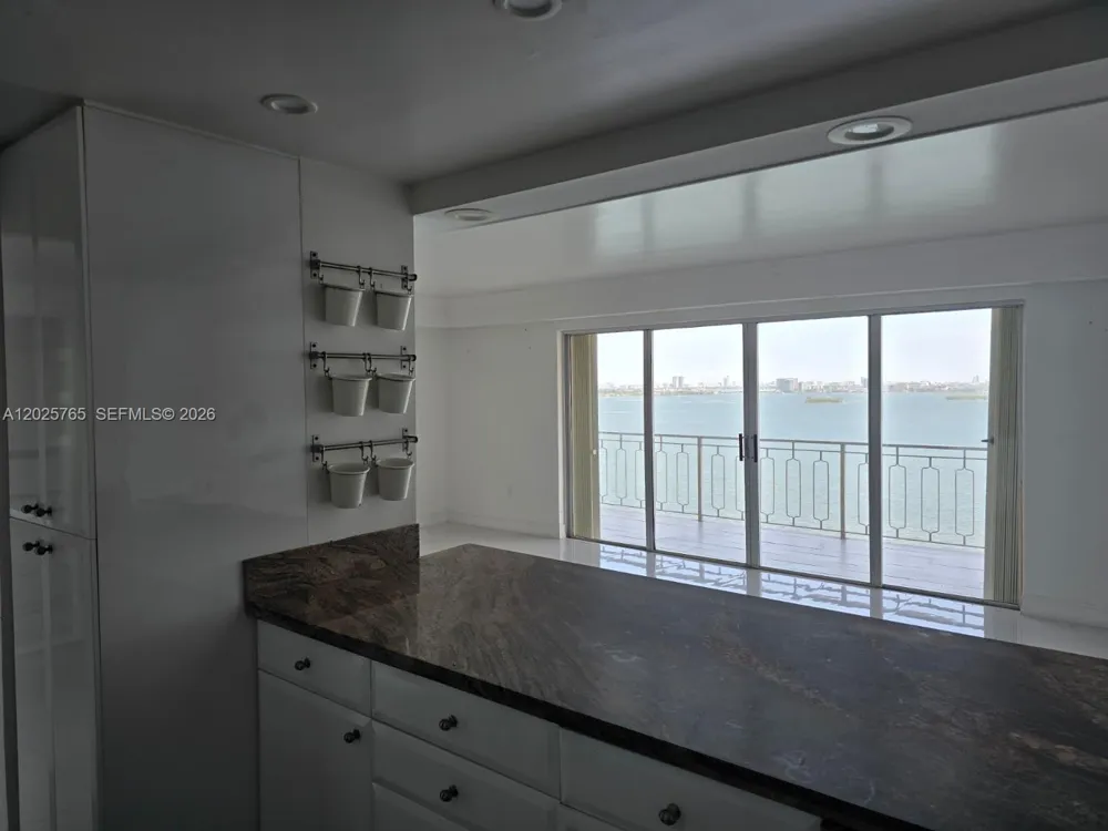 11111 Biscayne Blvd #17D Miami, FL 33181