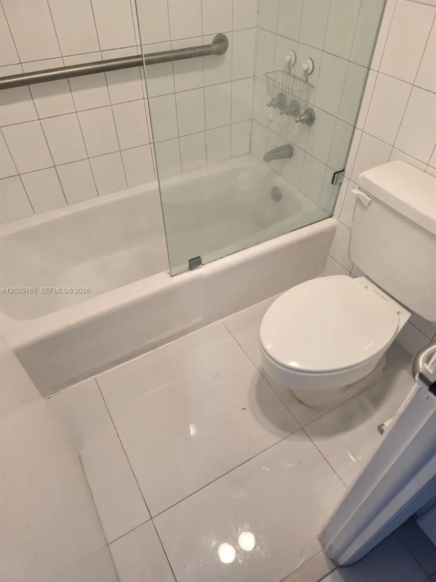 11111 Biscayne Blvd #17D Miami, FL 33181