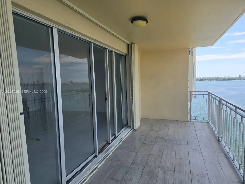 11111 Biscayne Blvd #17D Miami, FL 33181