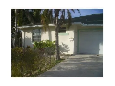 713 NE 4th Street