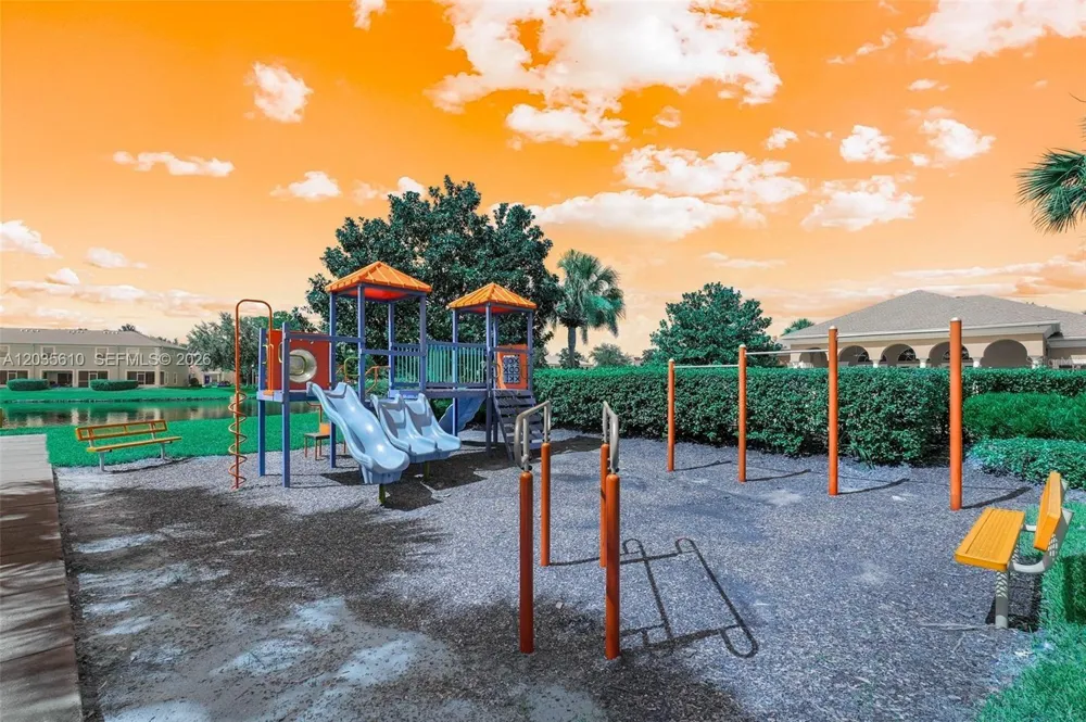 9395 Flowering Cottonwood Orlando, FL 32832