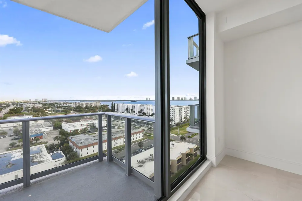 220 Lake Shore Drive #1121 Lake Park, FL 33403