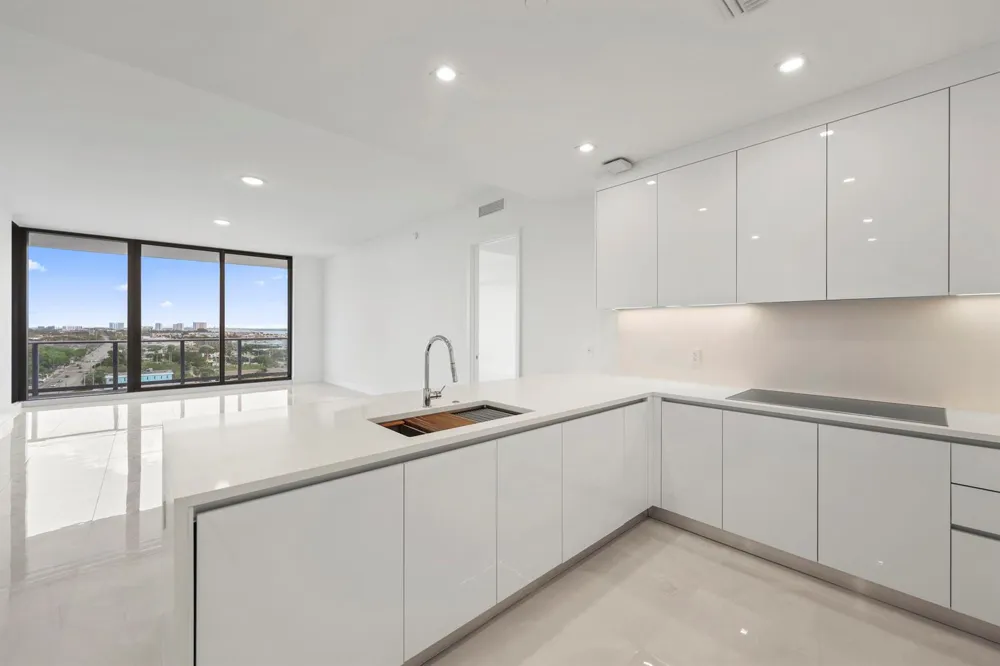 220 Lake Shore Drive #1121 Lake Park, FL 33403