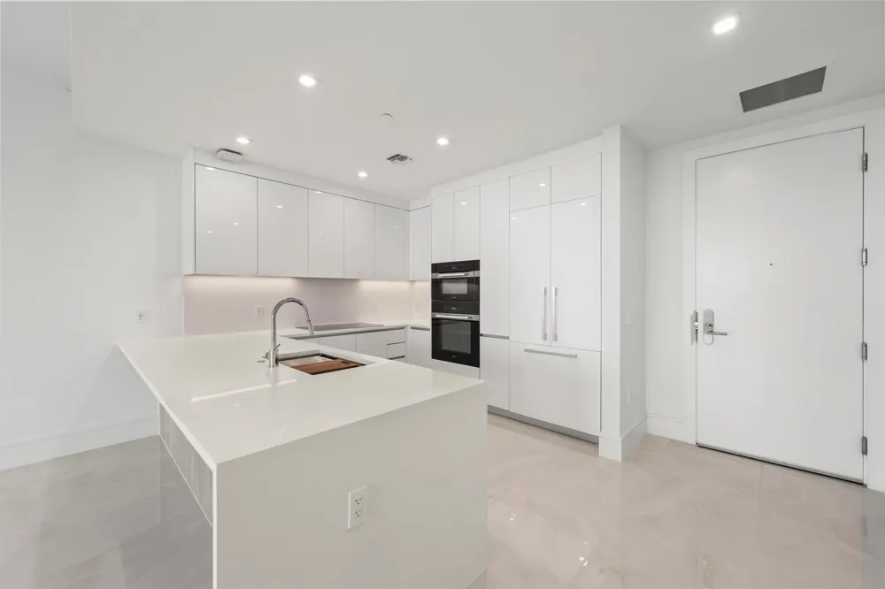 220 Lake Shore Drive #1121 Lake Park, FL 33403