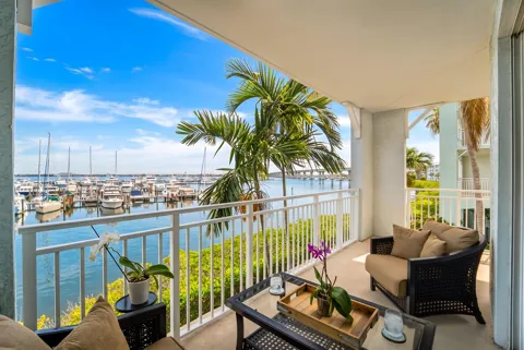 875 NW Flagler Avenue #203