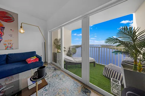 300 Bayview Drive #1614