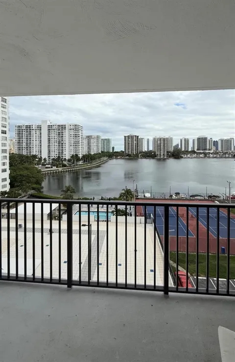 2750 NE 183rd Street #709