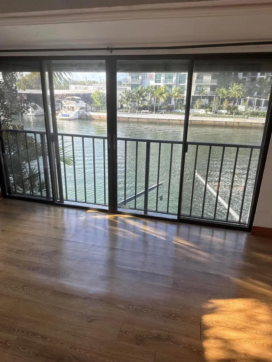 1000 NW N River Drive #16 Miami, FL 33136