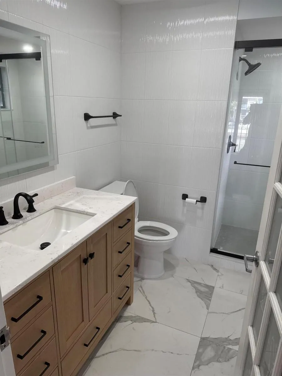 1000 NW N River Drive #16 Miami, FL 33136
