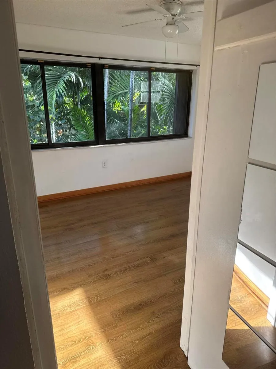 1000 NW N River Drive #16 Miami, FL 33136