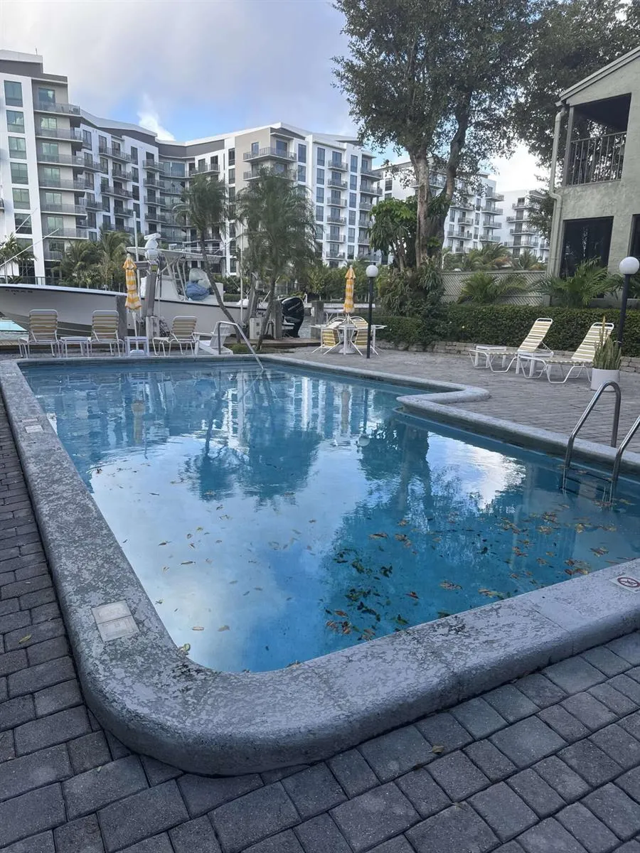1000 NW N River Drive #16 Miami, FL 33136