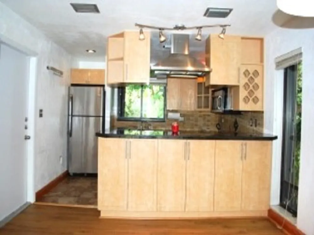 1000 NW N River Drive #16 Miami, FL 33136