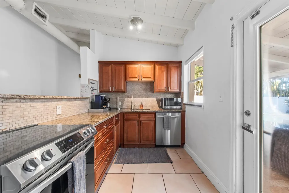 408 NW 29th Street Wilton Manors, FL 33311