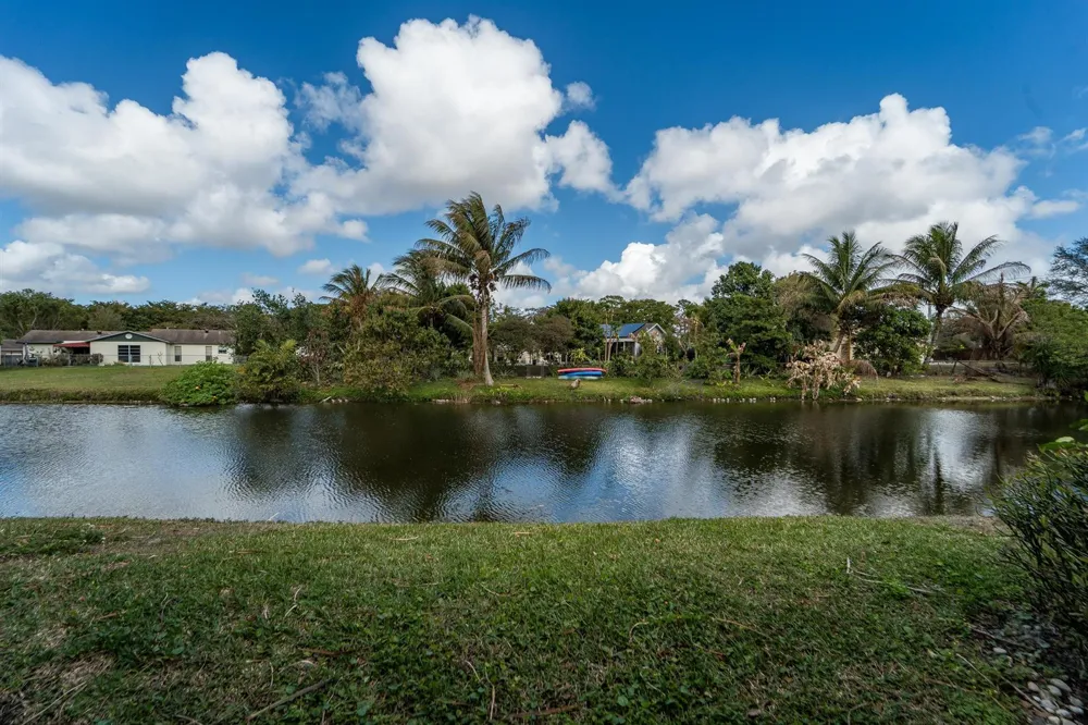 108 Village Walk Drive Royal Palm Beach, FL 33411