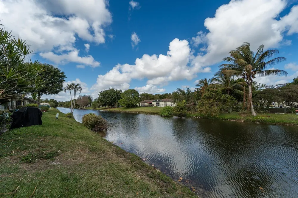 108 Village Walk Drive Royal Palm Beach, FL 33411
