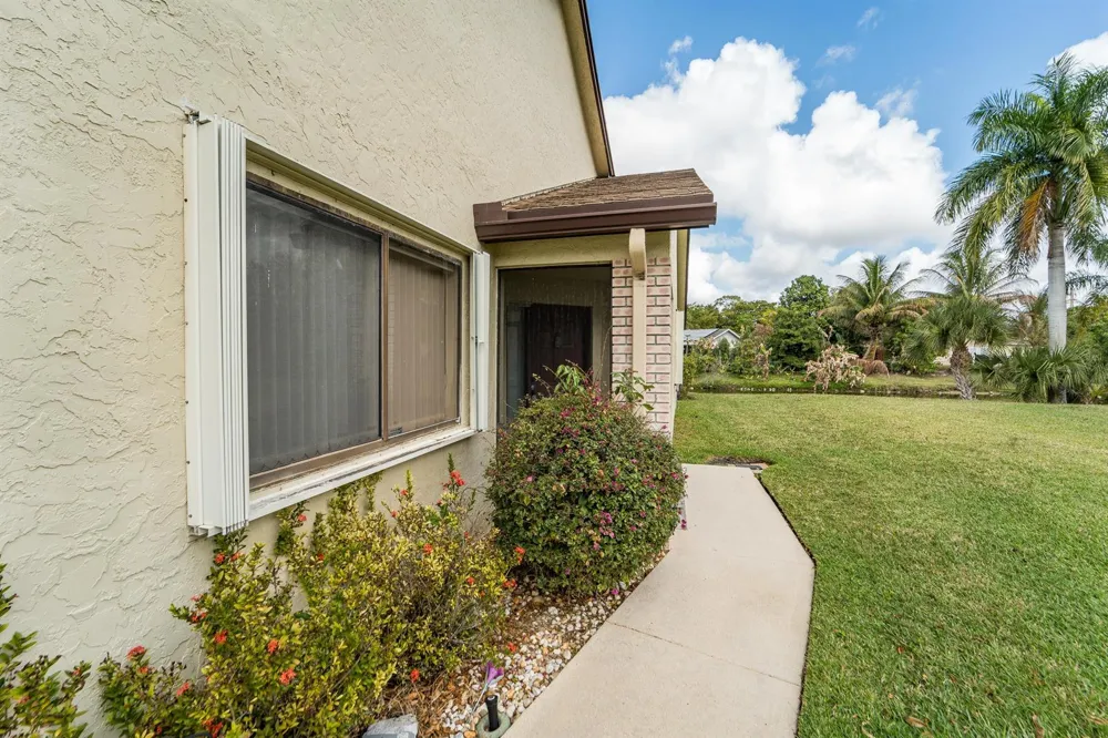 108 Village Walk Drive Royal Palm Beach, FL 33411